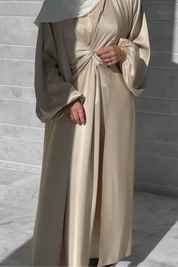 Élégance Satinée : Abaya Prestige Doré