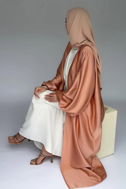Élégance Satinée : Abaya Prestige Rouille
