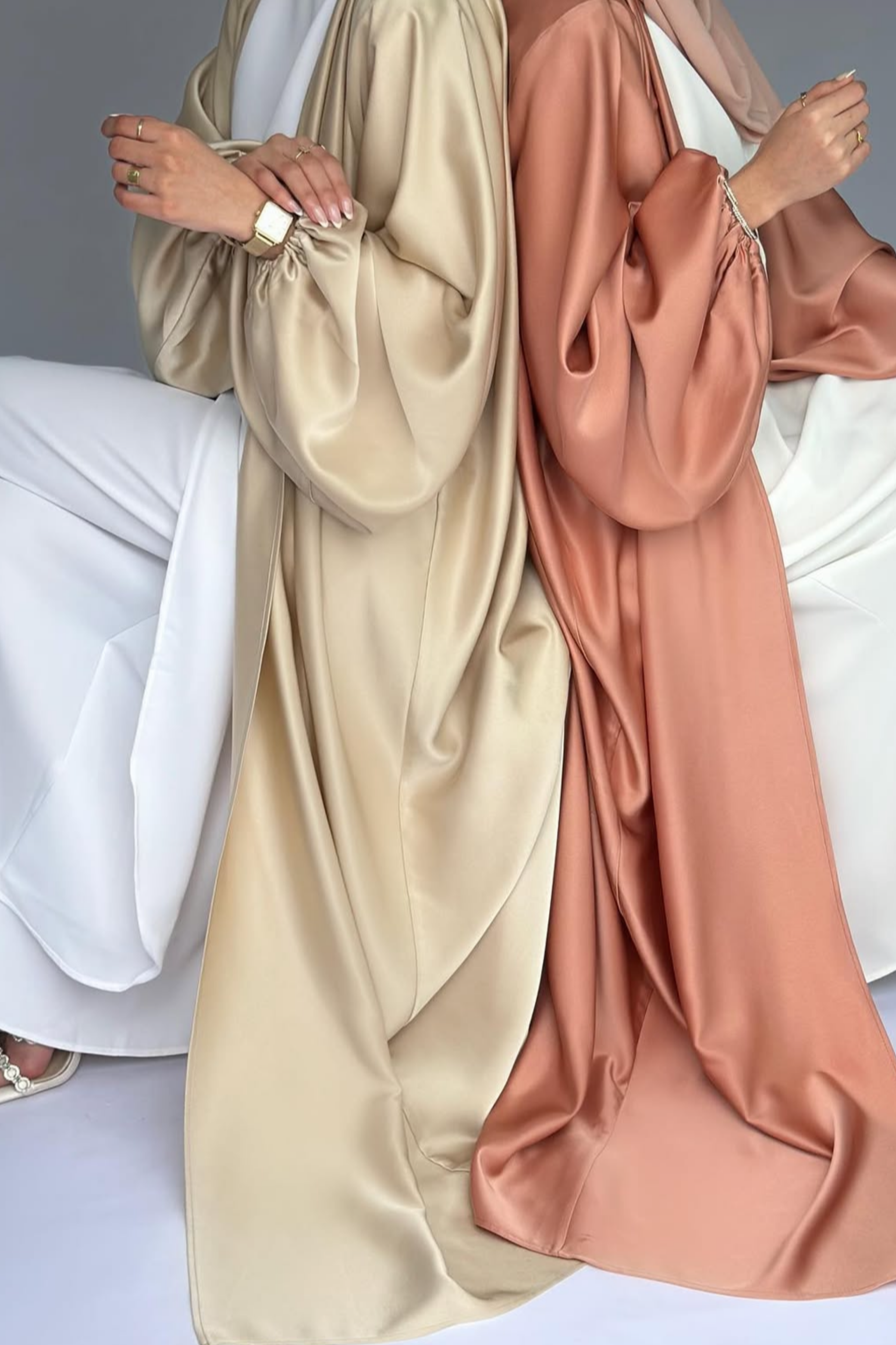 Élégance Satinée : Abaya Prestige Doré