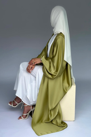 Élégance Satinée : Abaya Prestige Vert Kaki