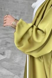 Élégance Satinée : Abaya Prestige Vert Kaki