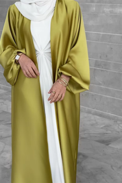 Élégance Satinée : Abaya Prestige Vert Kaki
