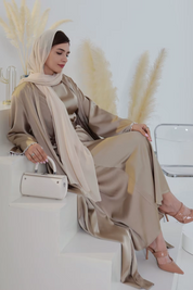 Élégance Royale : Abaya Satin Beige (robe+kimono)