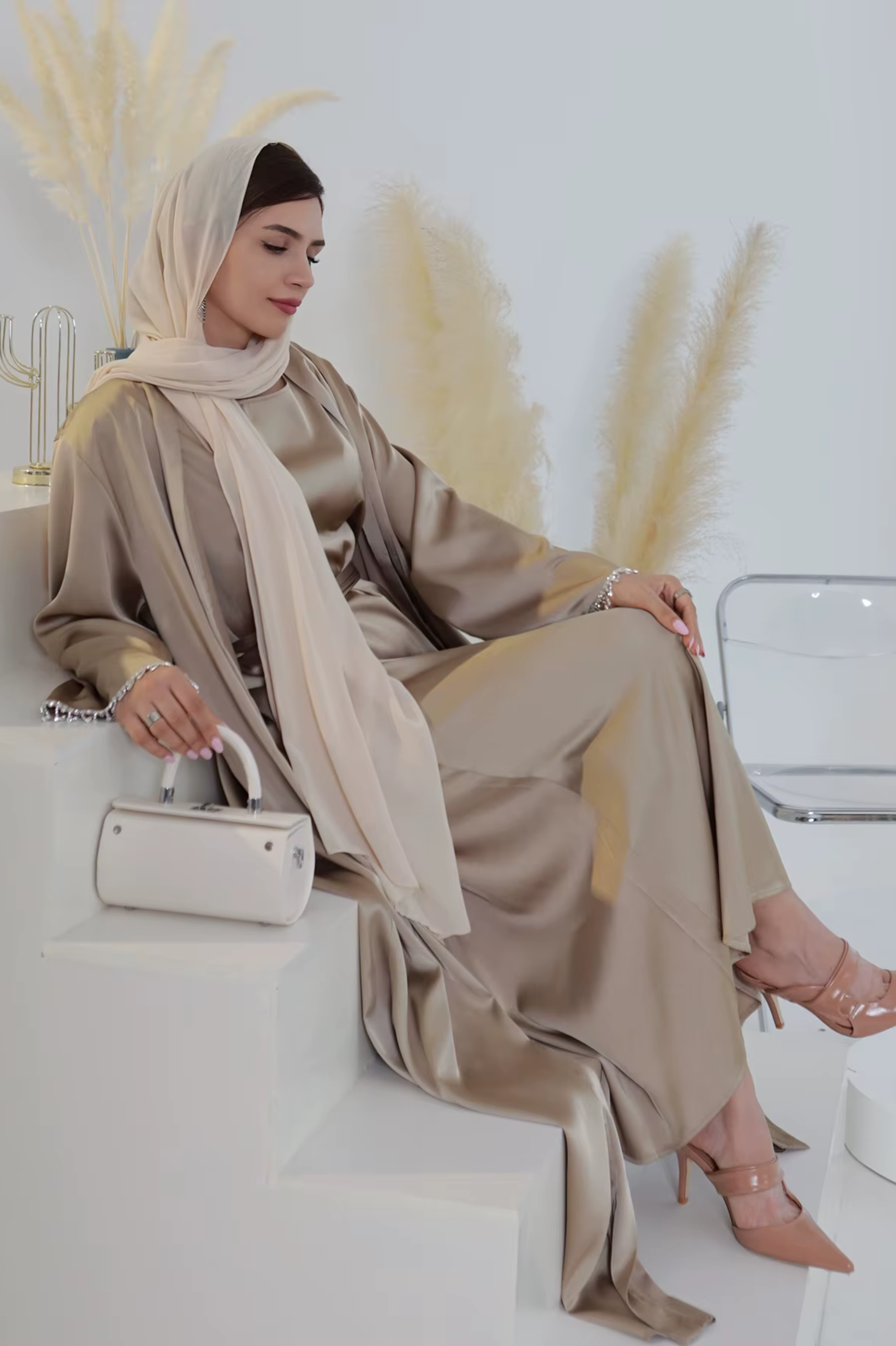 Élégance Royale : Abaya Satin Beige (robe+kimono)