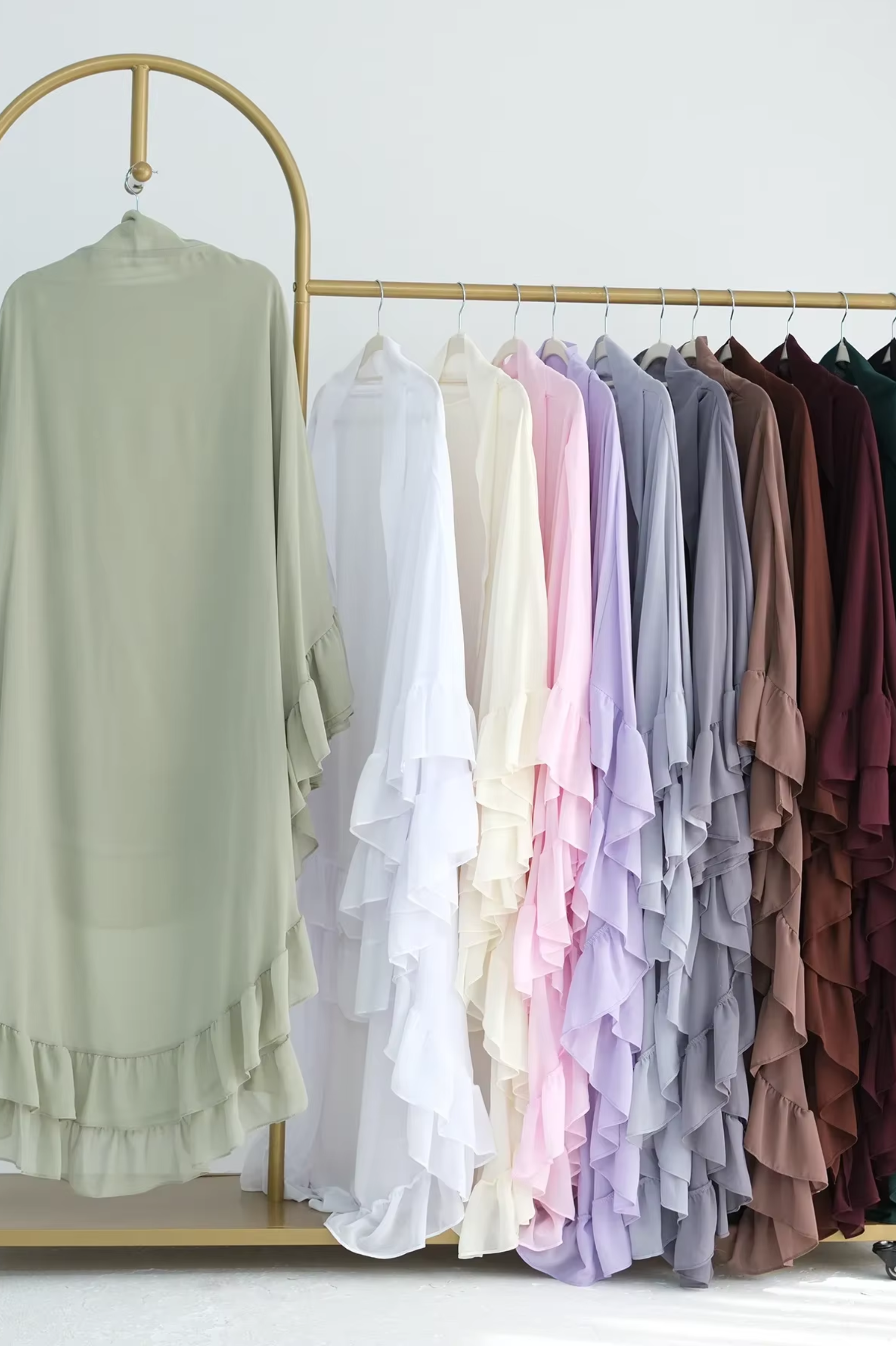 Élégance Légère : Abaya Papillon