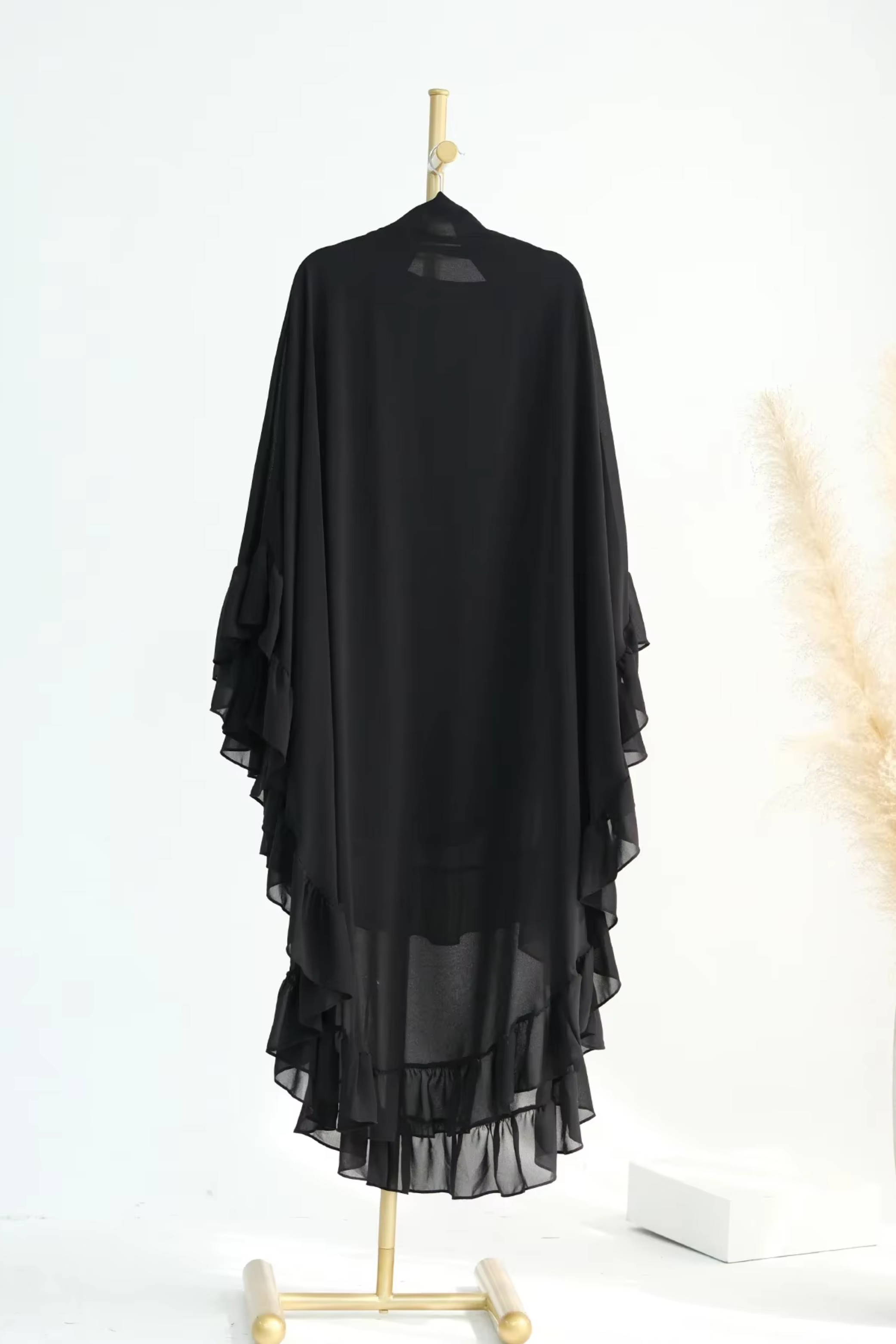 Élégance Légère : Abaya Papillon