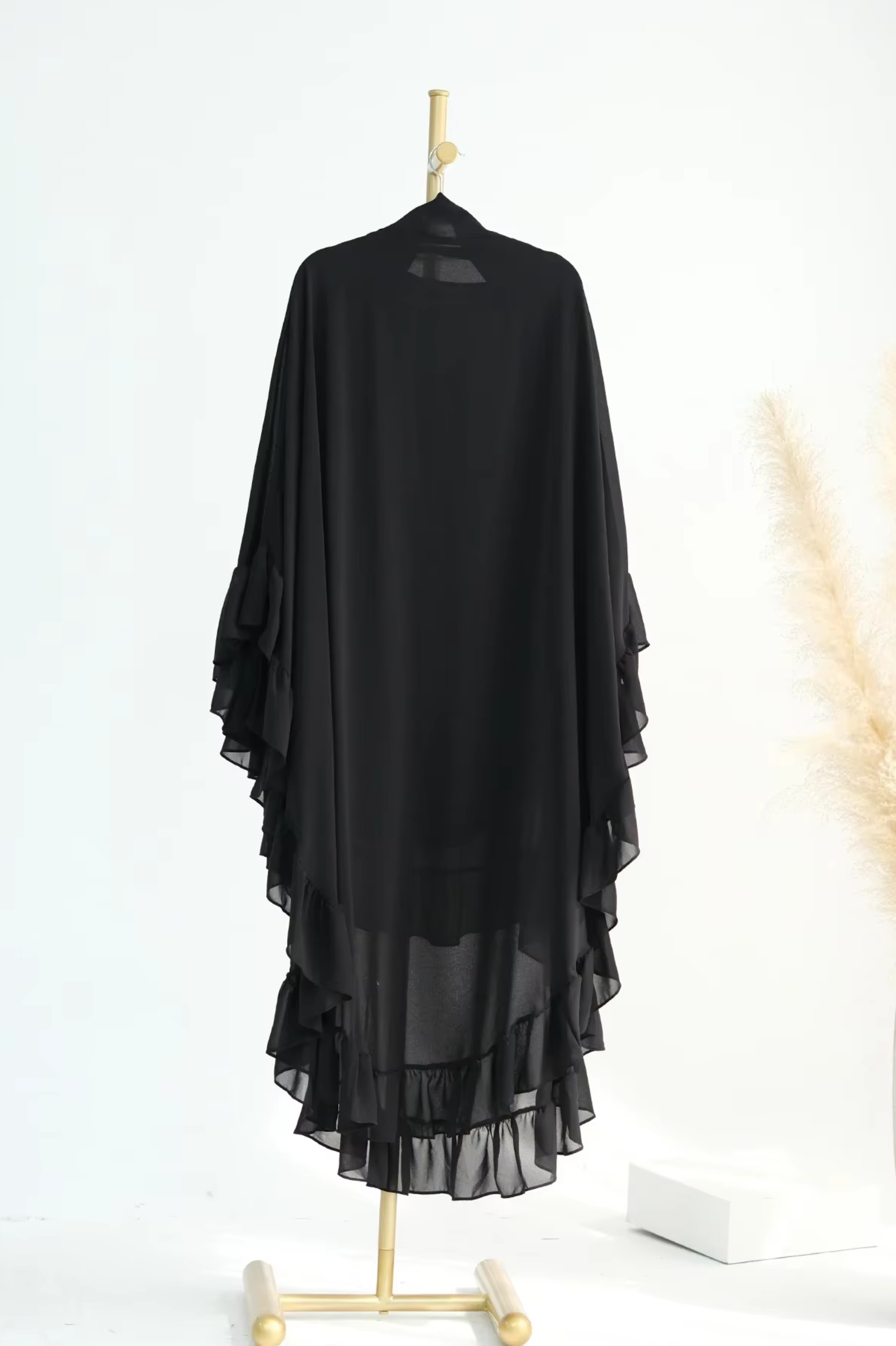 Élégance Légère : Abaya Papillon