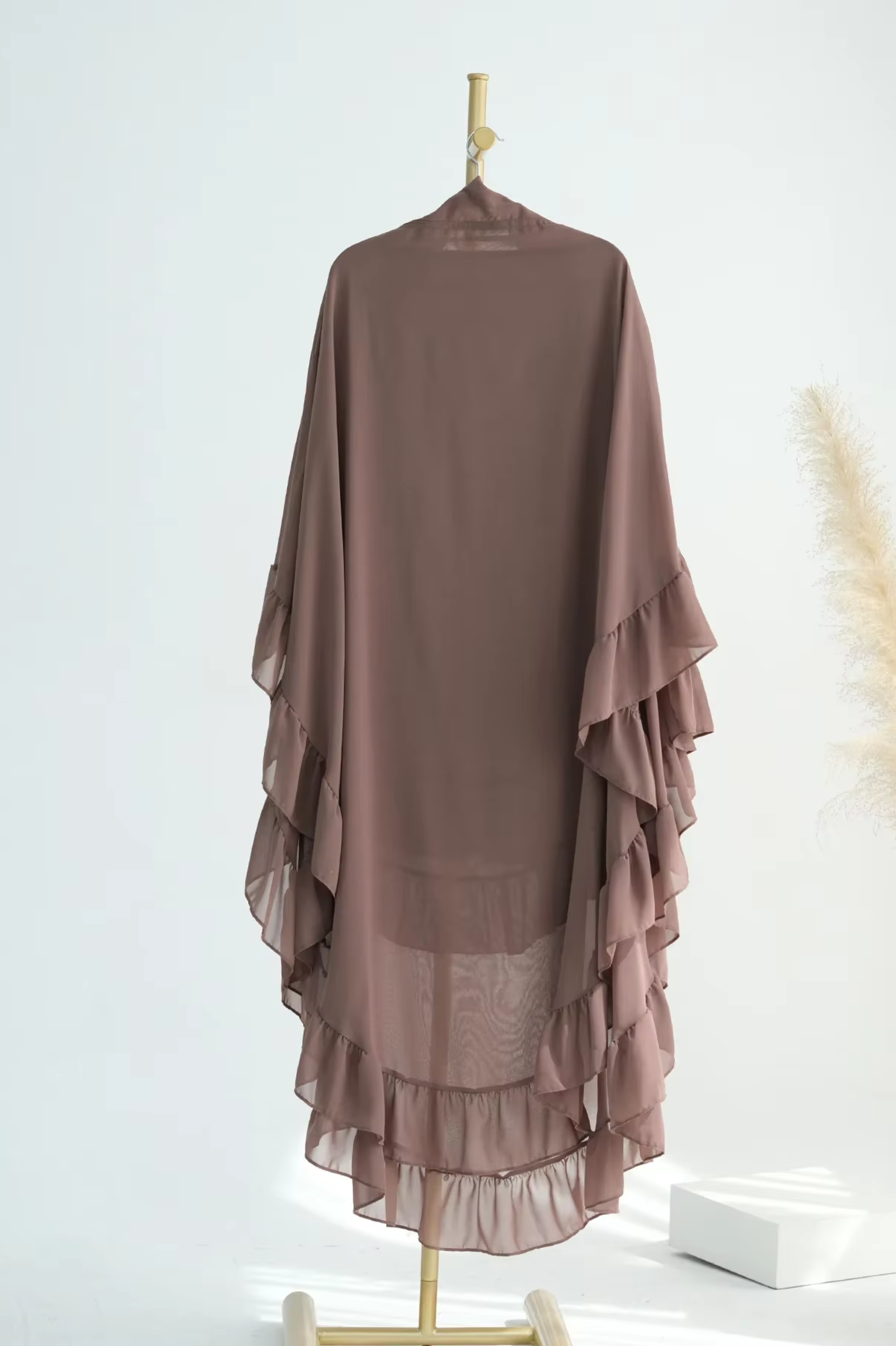 Élégance Légère : Abaya Papillon