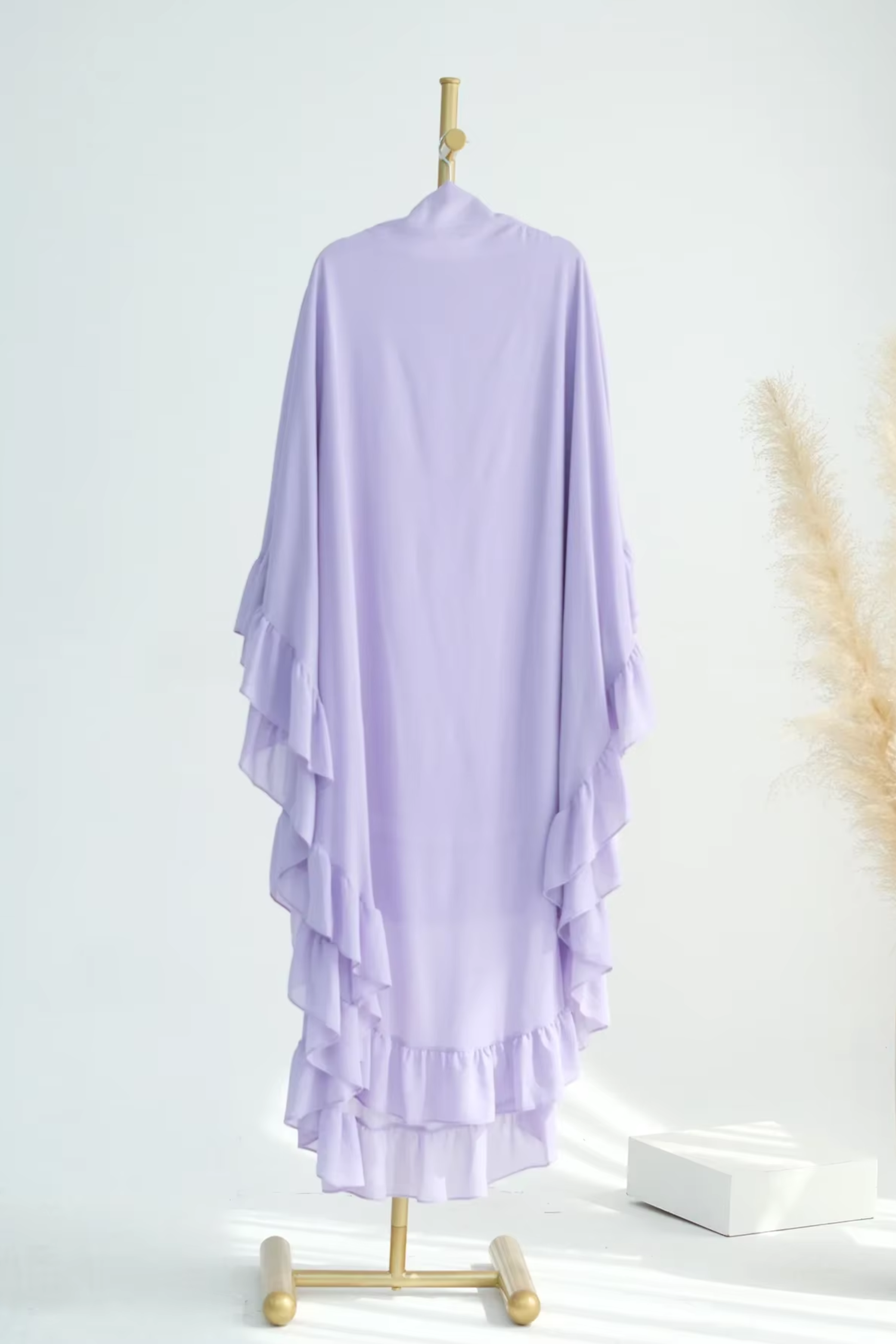 Élégance Légère : Abaya Papillon