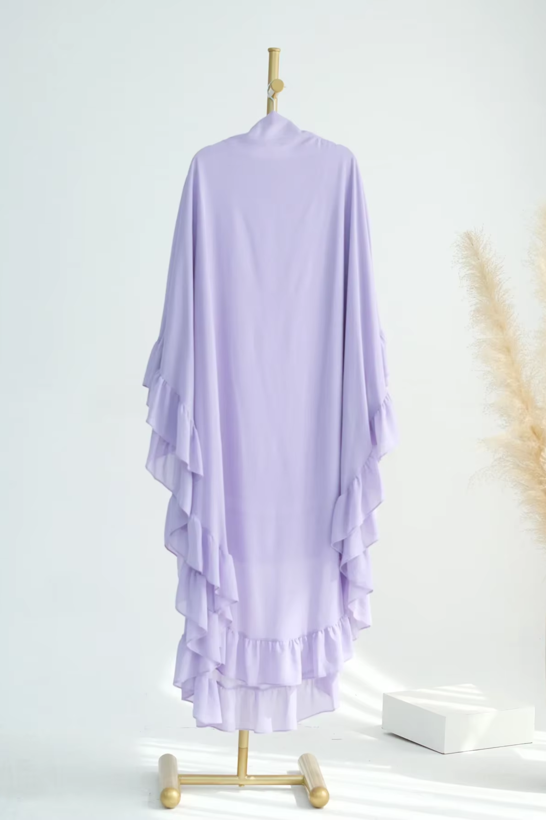 Élégance Légère : Abaya Papillon