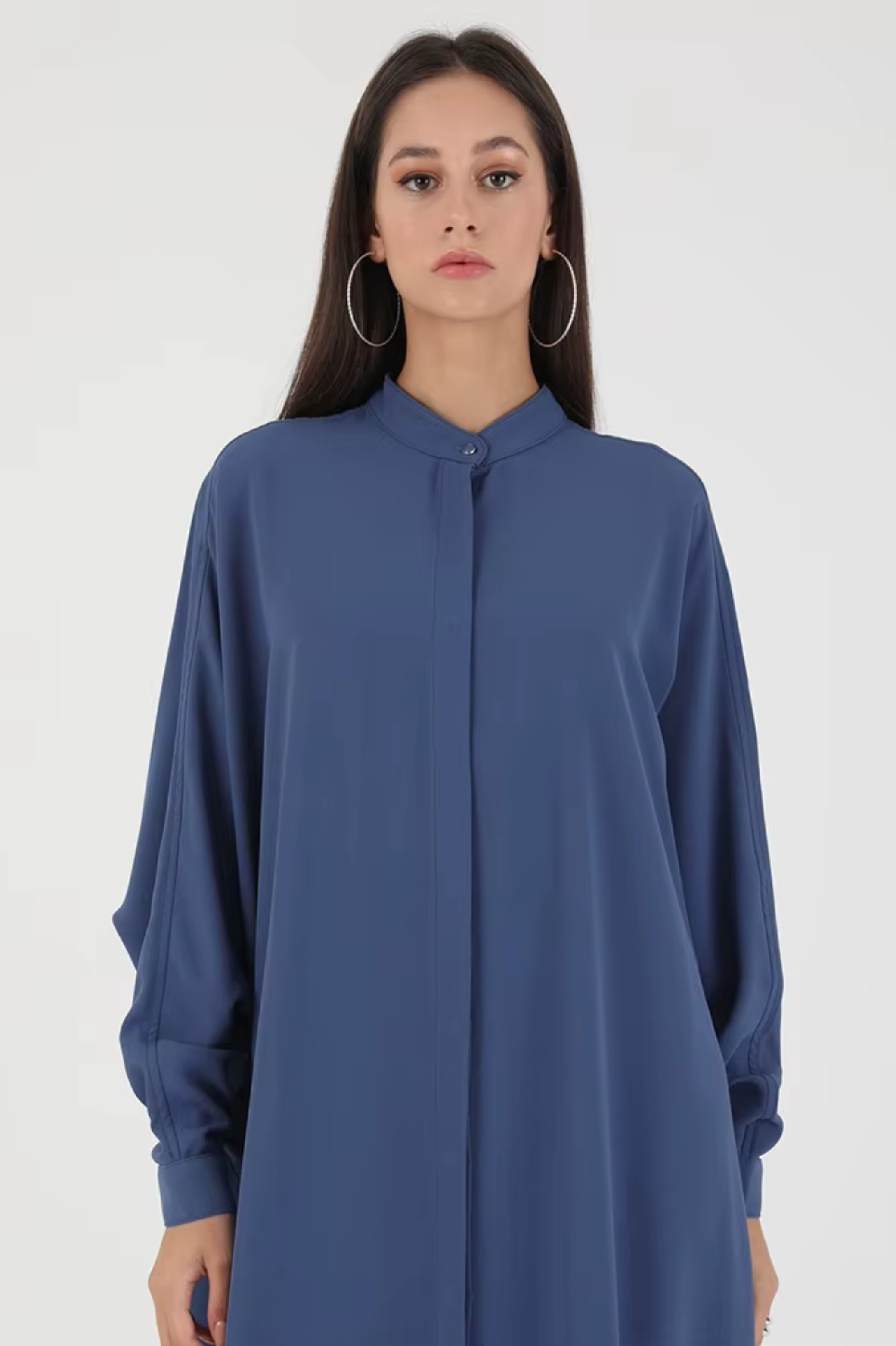 Mystère Classique : Abaya Minimaliste