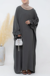 Simplicité Chic : Abaya Classique (foulard inclus)