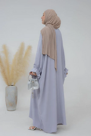 Simplicité Chic : Abaya Classique (foulard inclus)