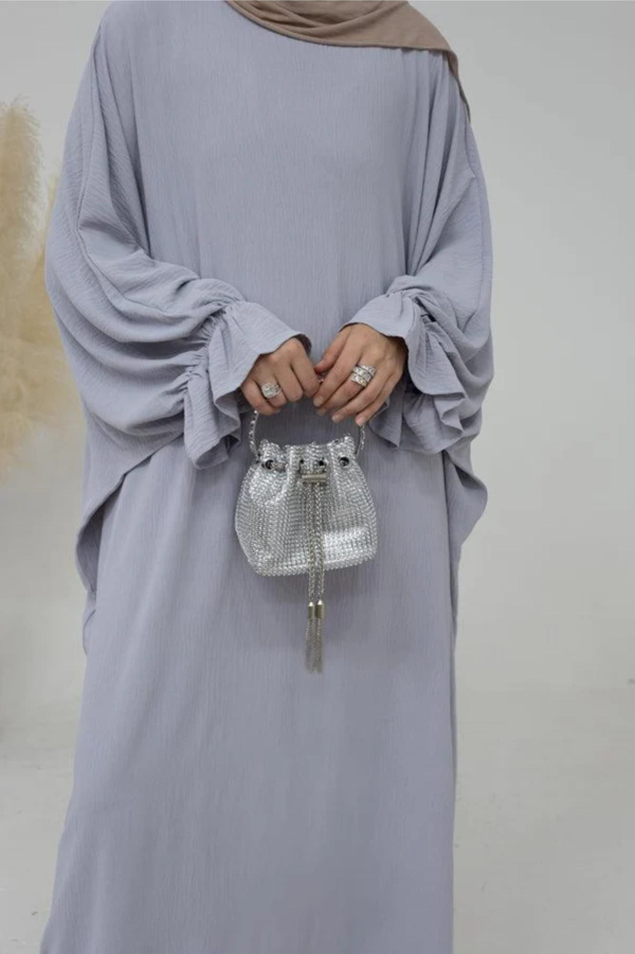 Simplicité Chic : Abaya Classique (foulard inclus)