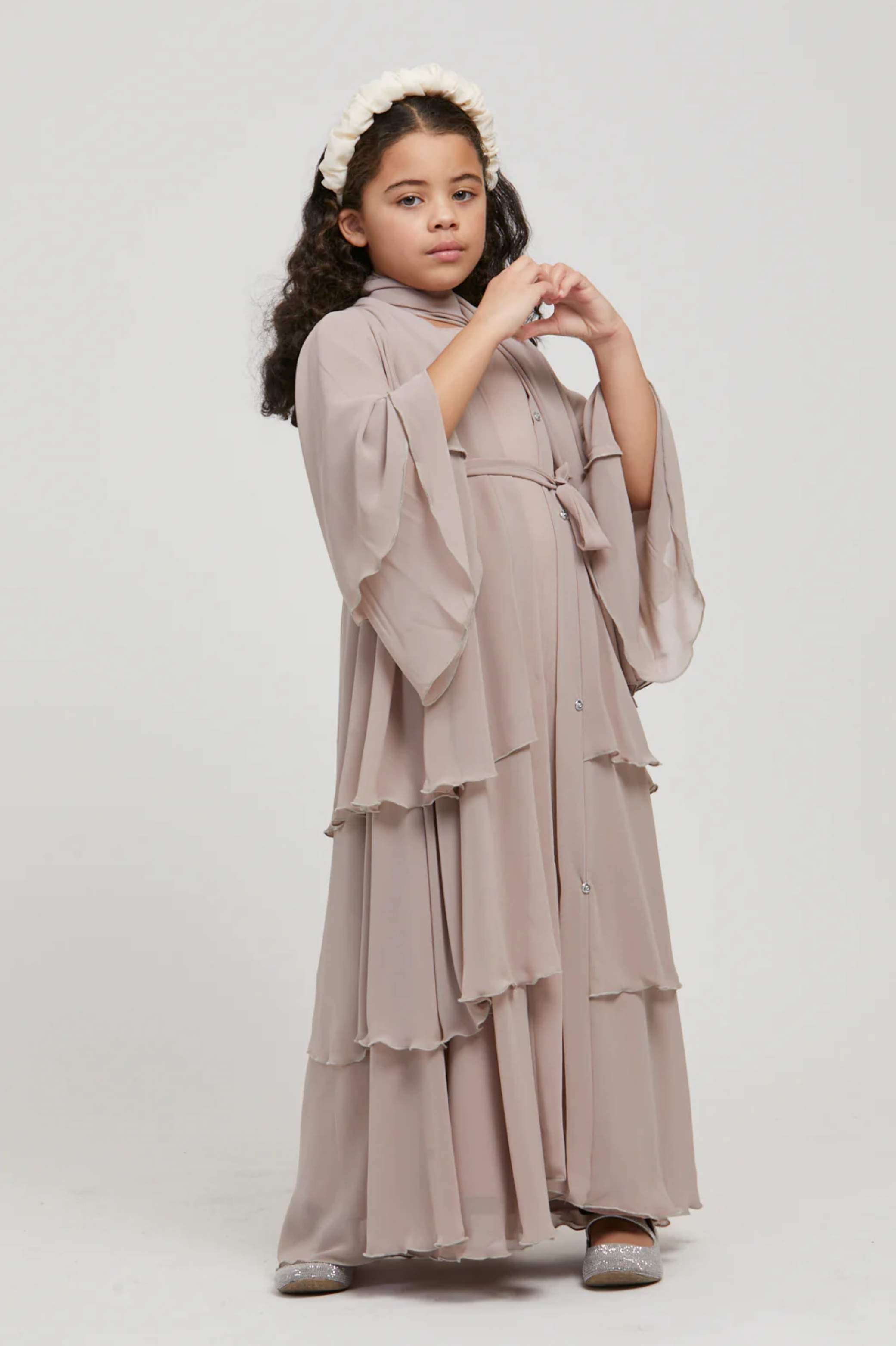 Perle Flottante : Abaya Enfant Beige (foulard inclus)