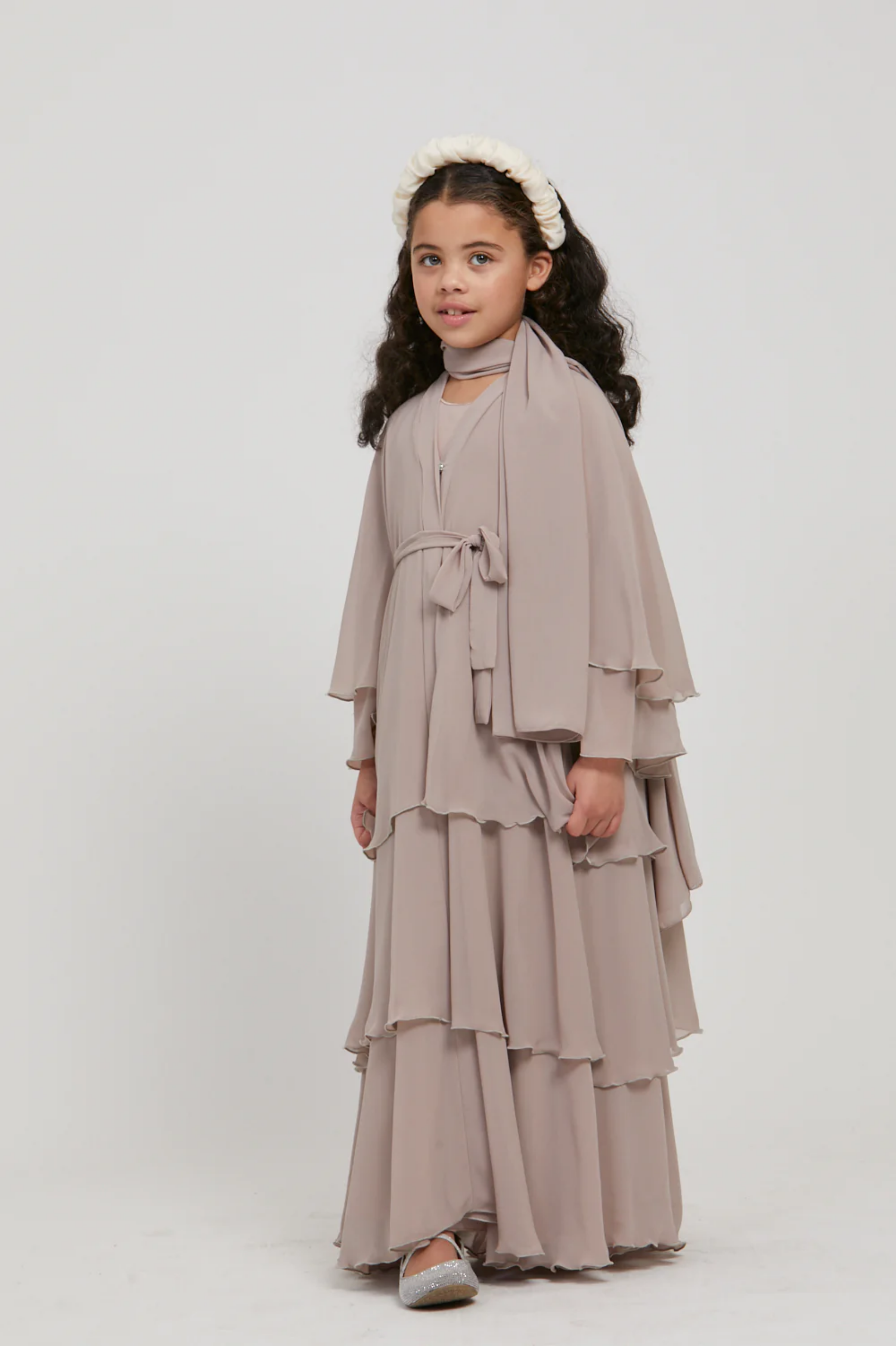 Perle Flottante : Abaya Enfant Beige (foulard inclus)