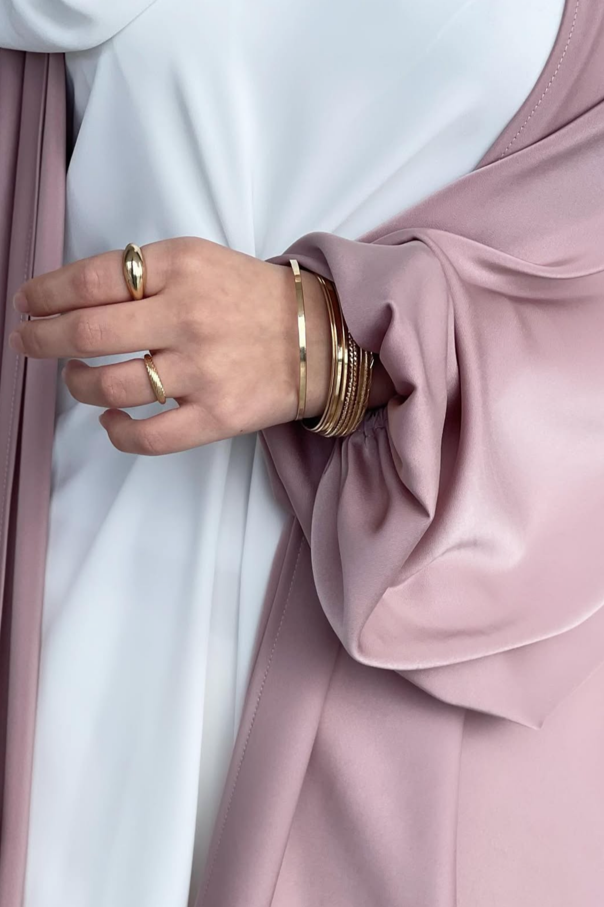 Élégance Satinée : Abaya Prestige Rose Clair